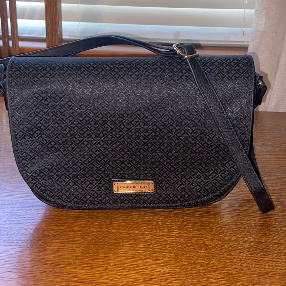 Tommy Hilfiger black signature bag